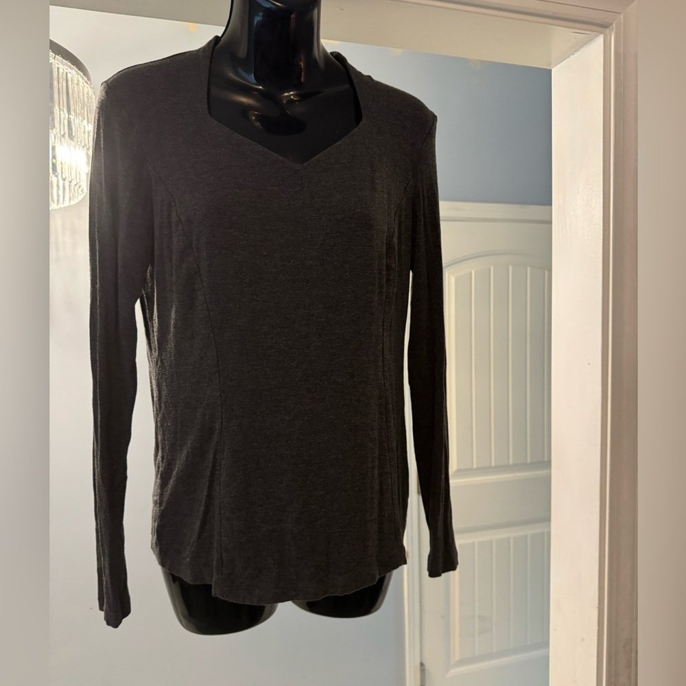 Grace V-Neck Long Sleeve T-shirt. Size S